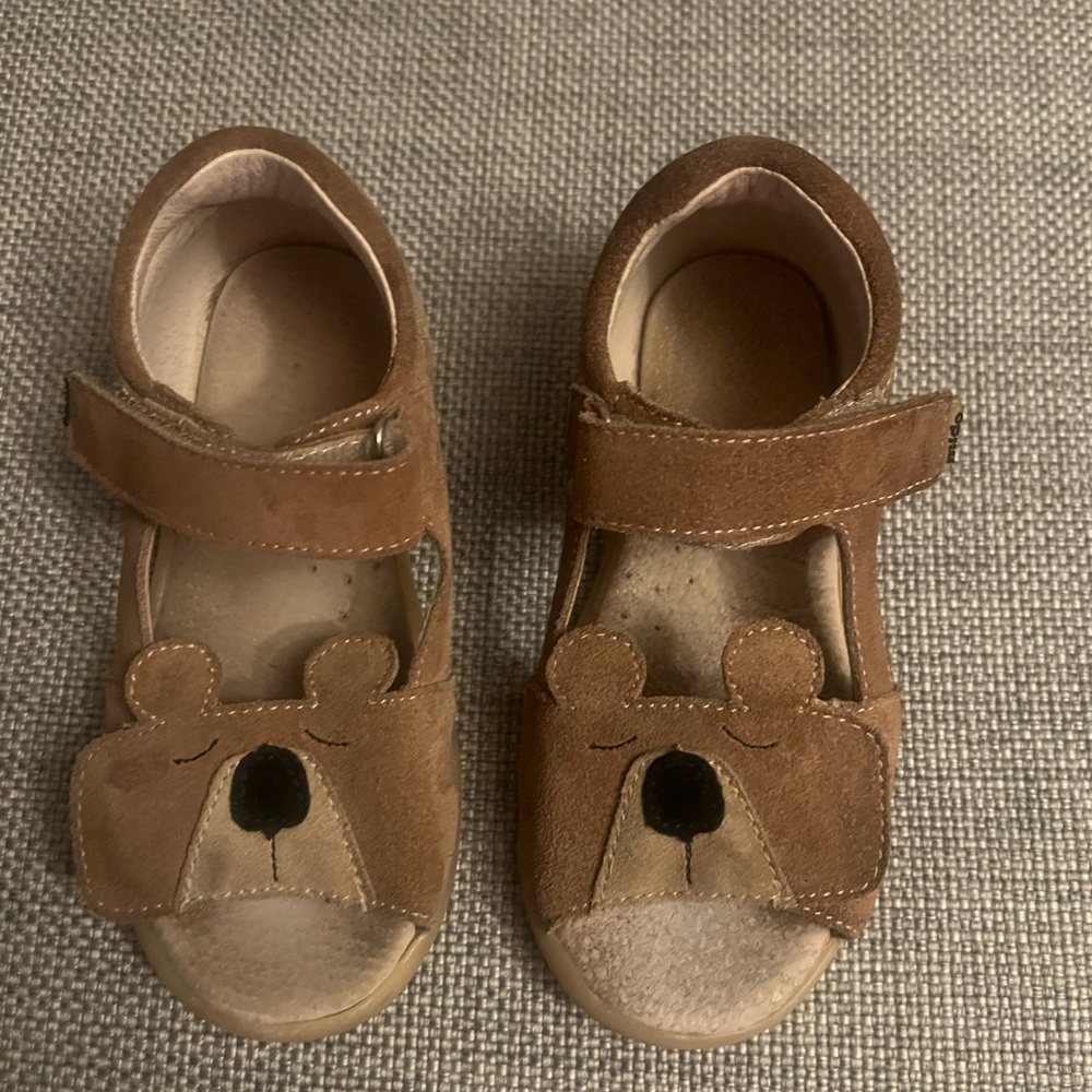Super cute leather sandals - size 27 kids.
